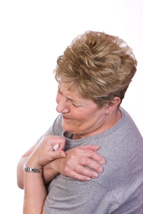 woman with shoulder pain